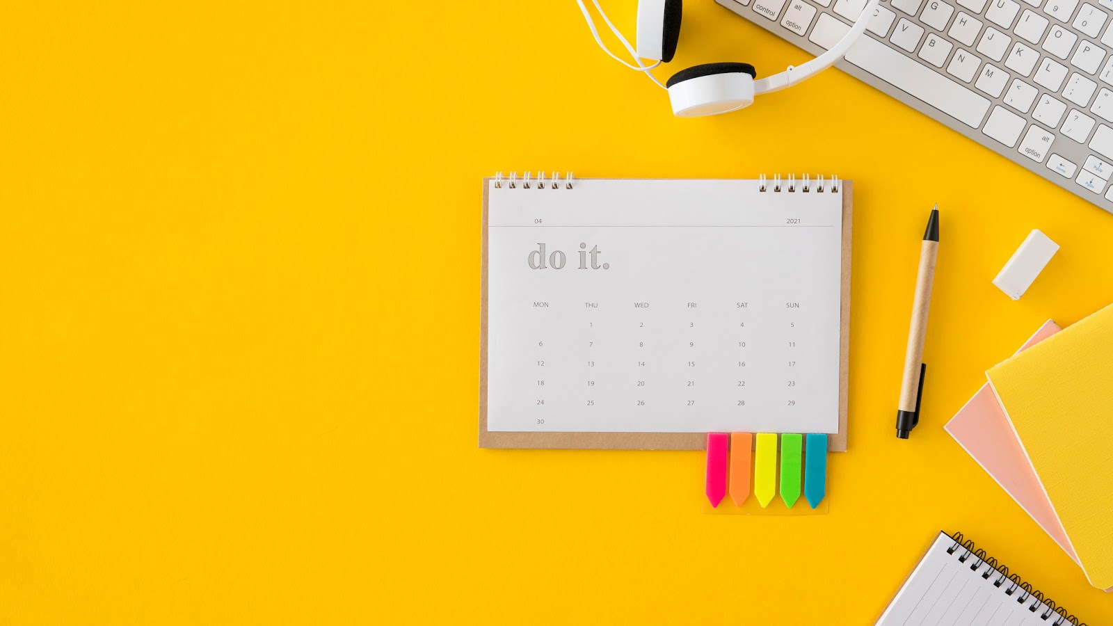 An image of a calendar with sticky notes and a motivational message that says "do it."